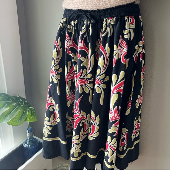 Womens J Gee Black Red Yellow Floral Batik Midi Flare Skirt ELASTIC WAIST Size L - Picture 1 of 11